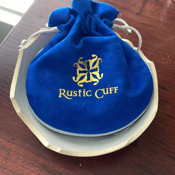 Rustic Cuff black bracelet - Picture 3 of 3